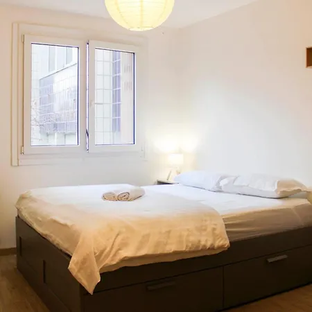 Bright In Perfect For Couples Appartamento Pantin
