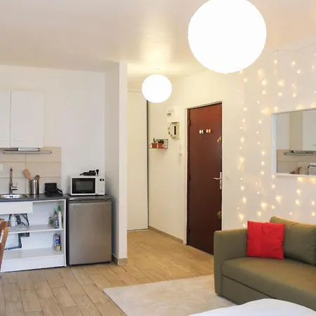 Апартаменты Bright In Pantin Perfect For Couples