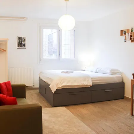 Апартаменты Bright In Pantin Perfect For Couples
