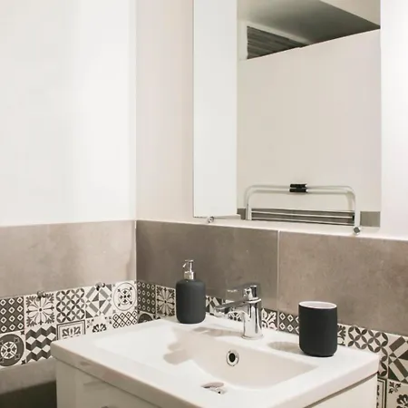 Апартаменты Bright In Pantin Perfect For Couples *