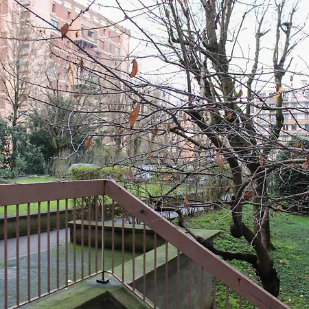 Bright In Pantin Perfect For Couples