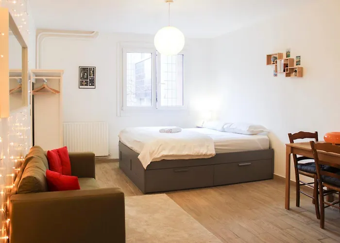 아파트 Bright In Pantin Perfect For Couples